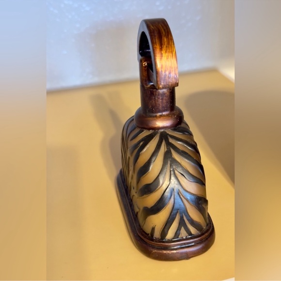 VINTAGE 2 Pc. Set - Animal Print Glass Handpainted Knick-Knack & Leopard Candle - Picture 7 of 11